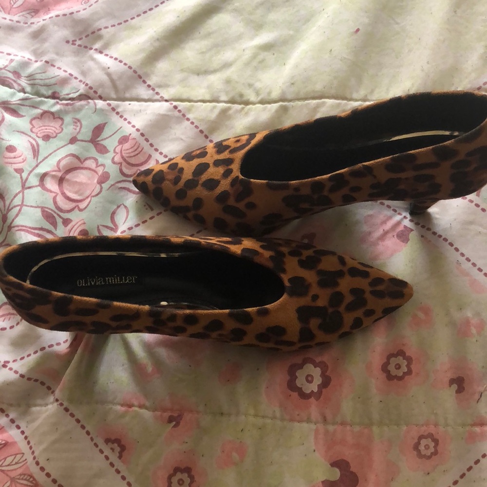 Olivia Miller leopard print pumps